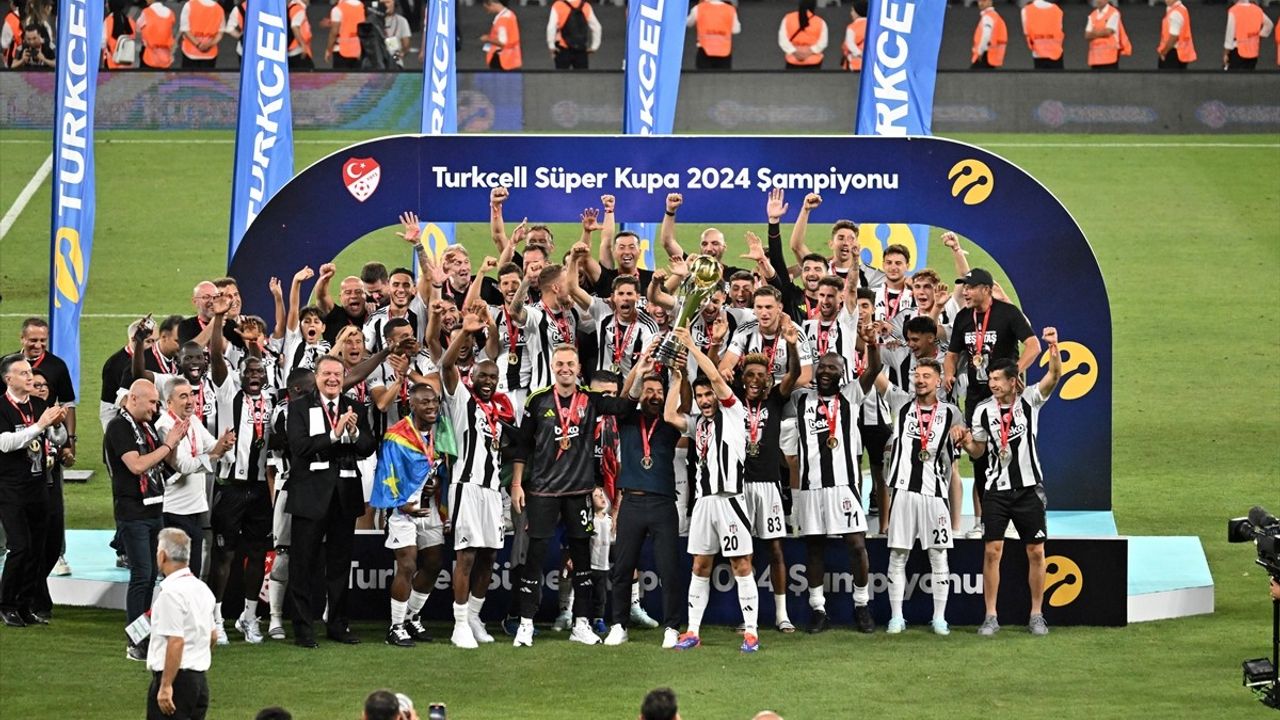 Beşiktaş Turkcell Süper Kupa'nın Sahibi Oldu