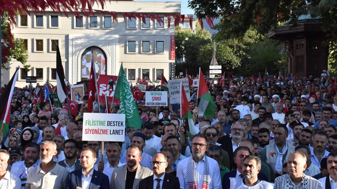 Bursa'da Gazze İçin Anlamlı Yürüyüş Düzenlendi