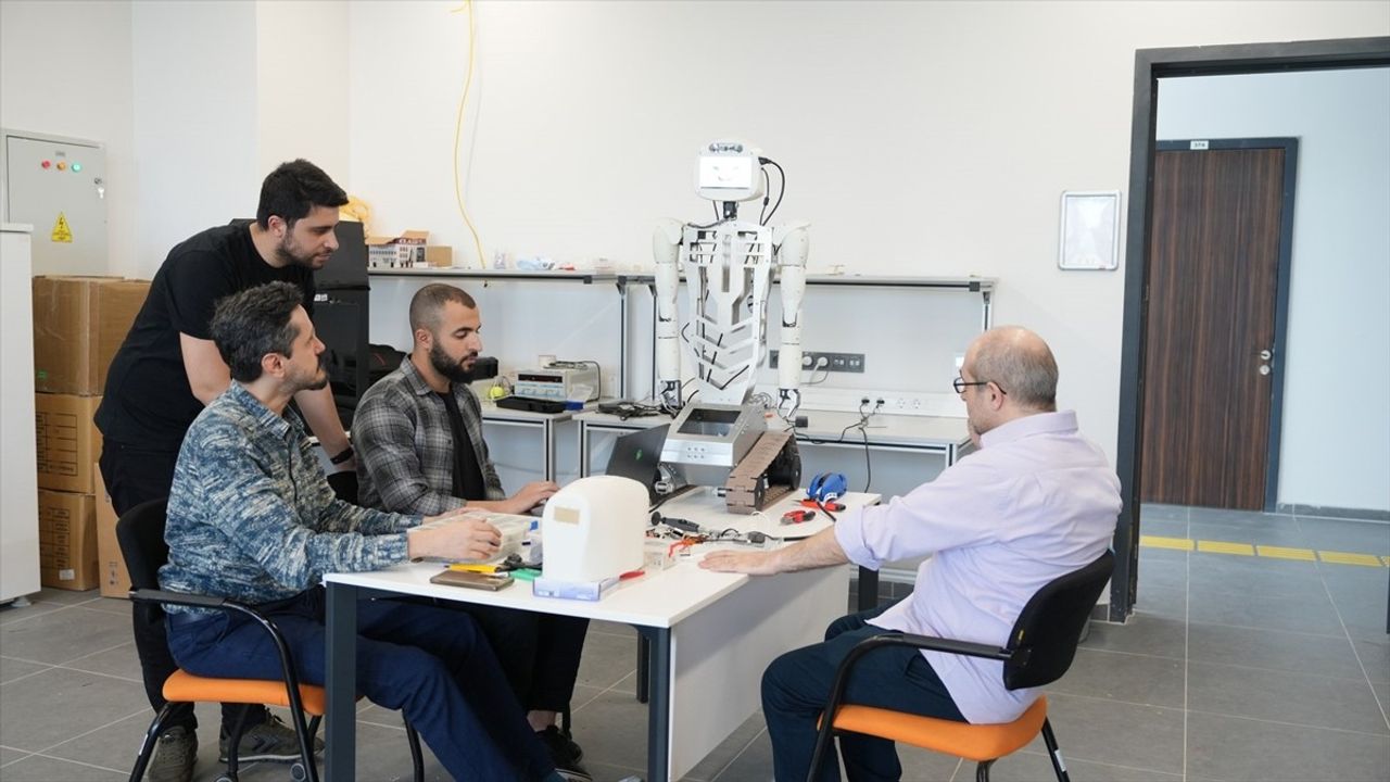 Bursa Teknik Üniversitesi'nde Yapay Zeka Destekli İnsansı Robot Geliştirildi