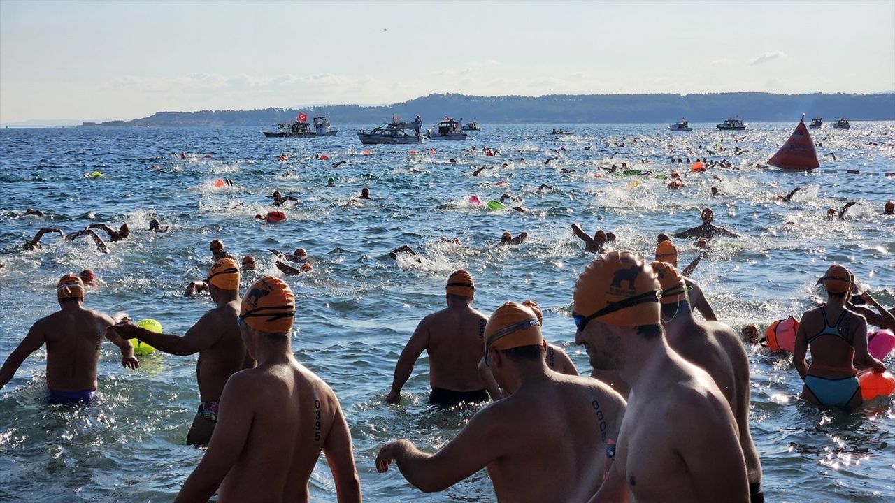 Çanakkale Boğazı'nda Yüzücüler Asya'ya Kulaç Attı