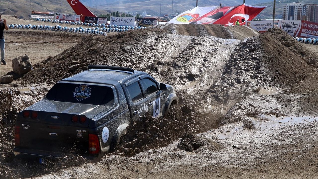 Çankırı'da Heyecan Dolu Offroad ve Motokros Gösterisi