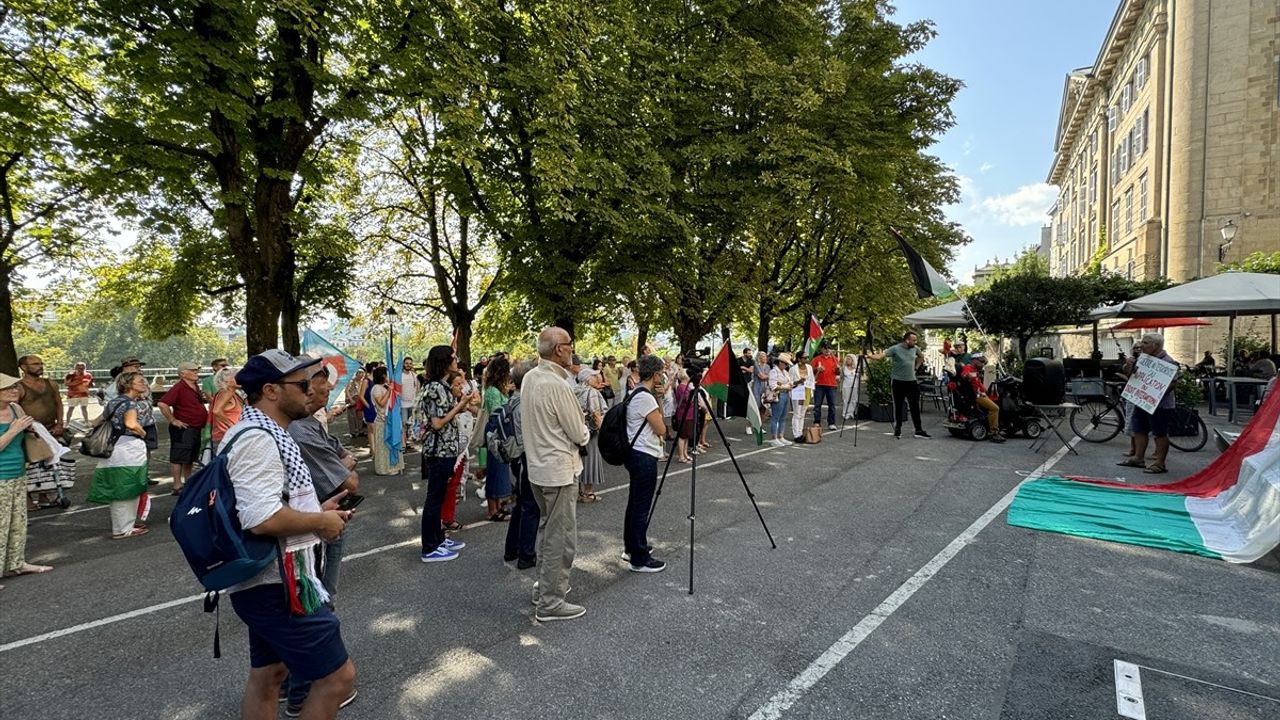 Cenevre'de Aktivistlerden İsrail'e Karşı Eylem