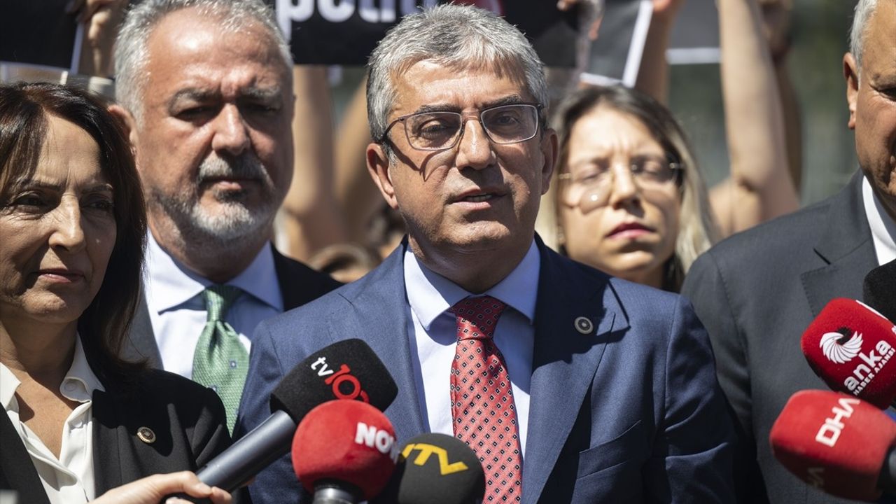 CHP, AYM'ye Sahipsiz Hayvan Yasasının İptali İçin Başvurdu