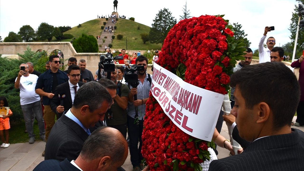 CHP Genel Başkanı Özgür Özel, Dumlupınar'da Zafer Bayramı'nda Konuştu