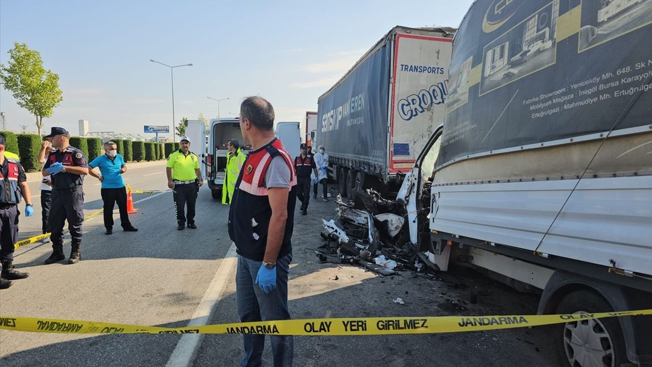 Çorum'da Kamyonet ve Tır Kazası: 3 Kişi Hayatını Kaybetti