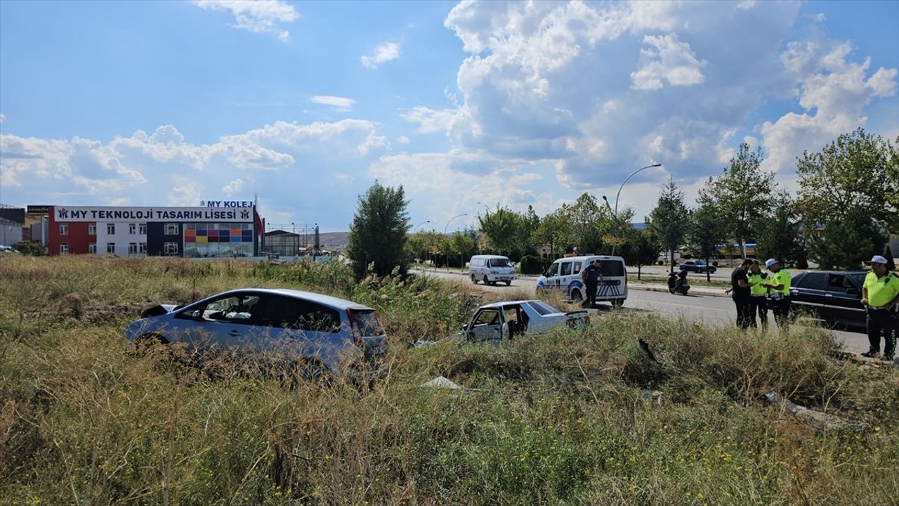 Çorum'da Trafik Kazası: 4 Yaralı