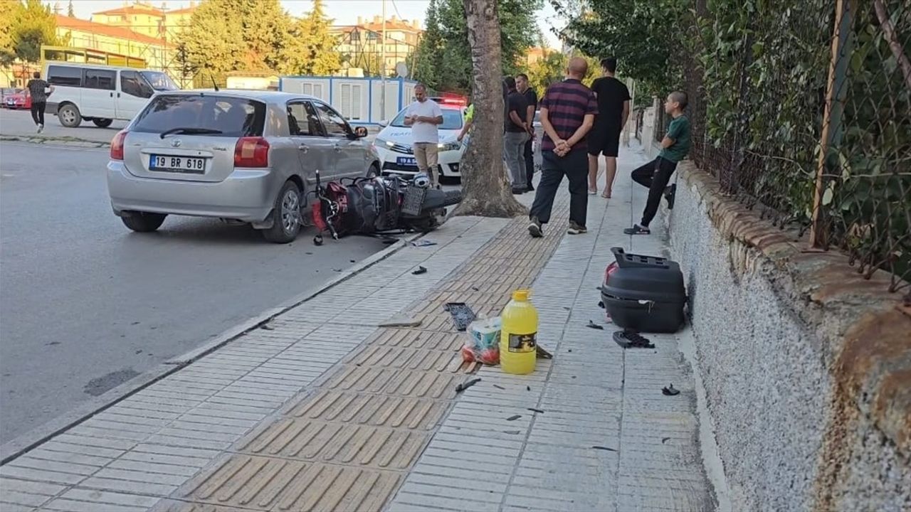 Çorum'da Trafik Kazası: Motosiklet Sürücüsü Yaralandı