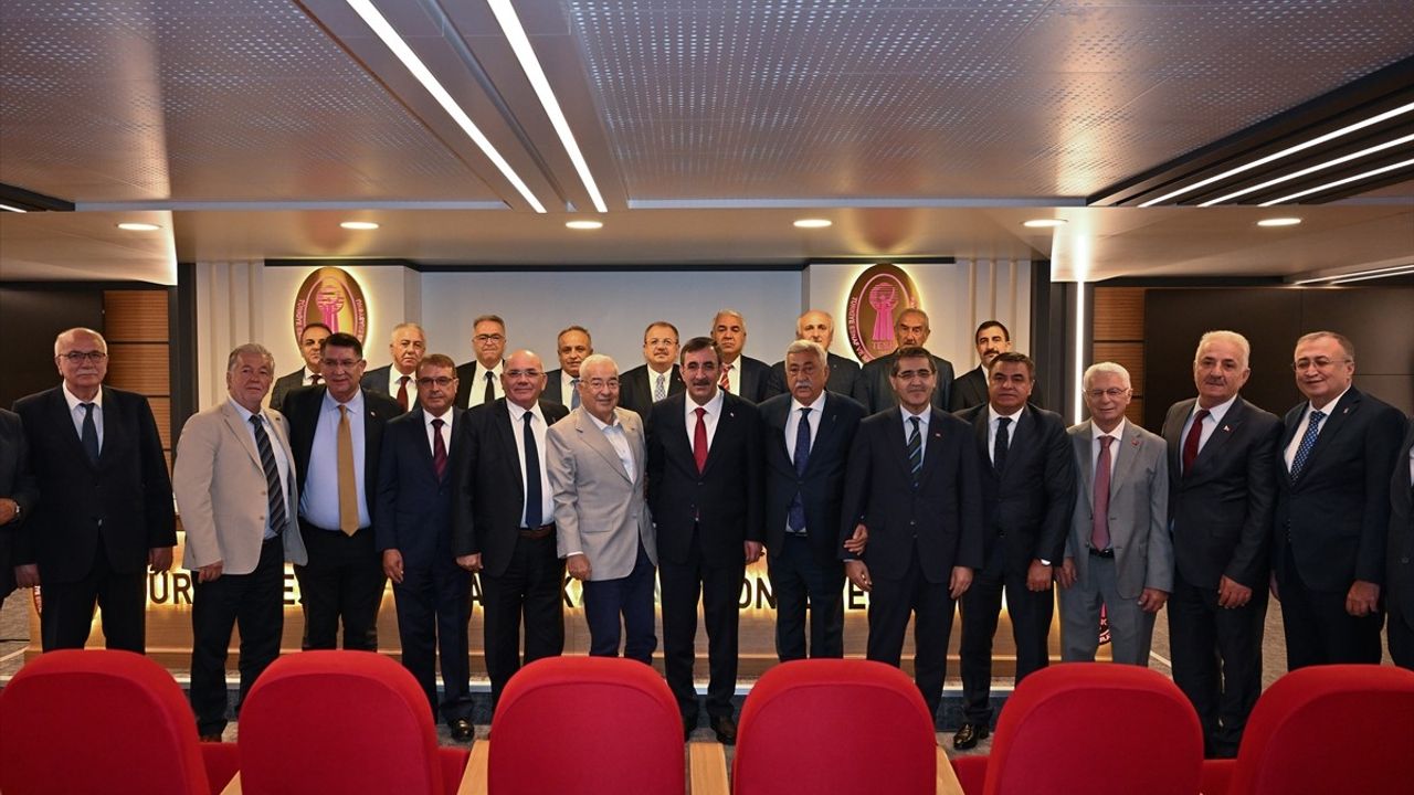 Cumhurbaşkanı Yardımcısı Cevdet Yılmaz TESK'i Ziyaret Etti