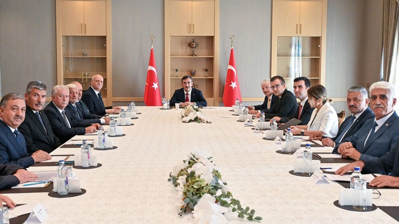 Cumhurbaşkanı Yardımcısı Yılmaz, Tarım Sektörünün Geleceğini Tartıştı