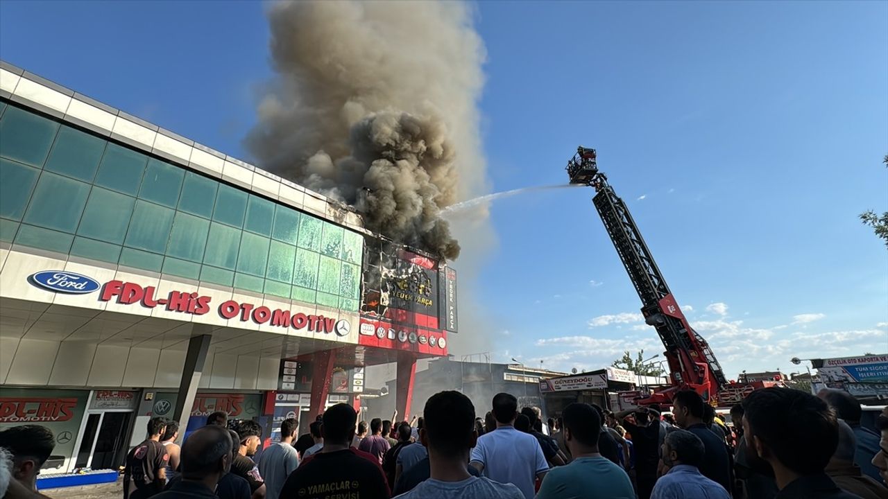 Diyarbakır 2. Sanayi Sitesi'nde Yangın Çıktı