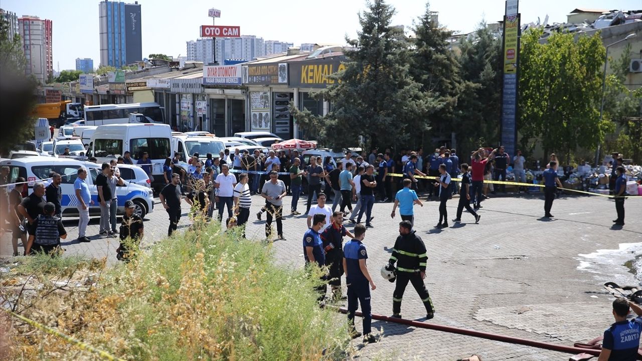 Diyarbakır'da 3. Sanayi Sitesi'nde Yangın Kontrol Altına Alındı