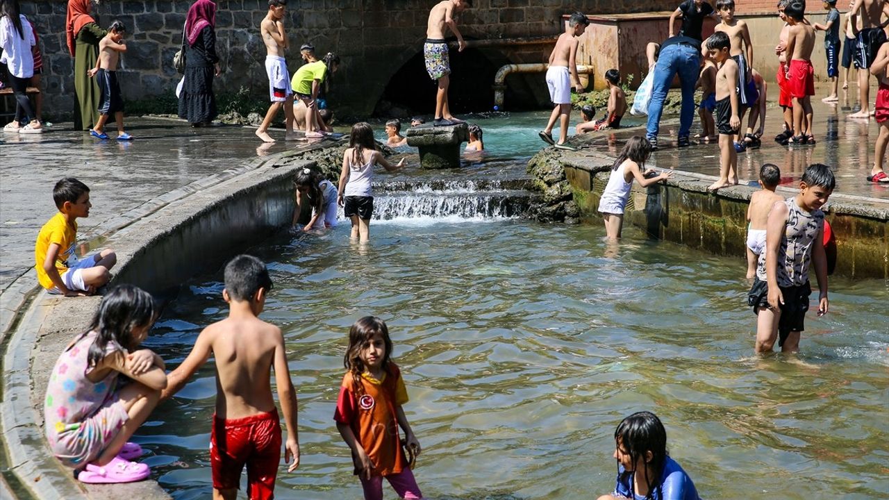 Diyarbakır'da Sıcak Hava Dalgası Devam Ediyor