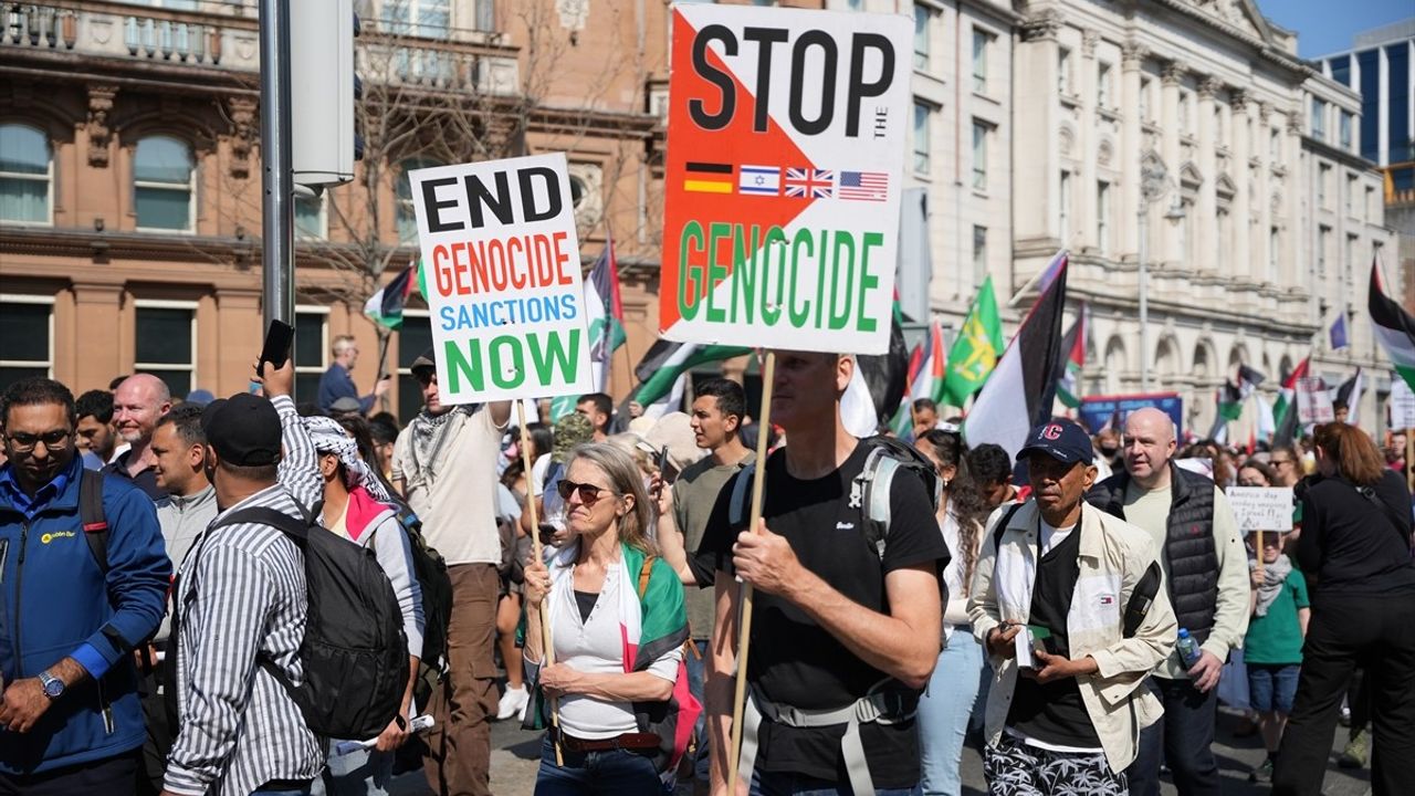 Dublin'de Filistin İçin Ulusal Yürüyüş Düzenlendi