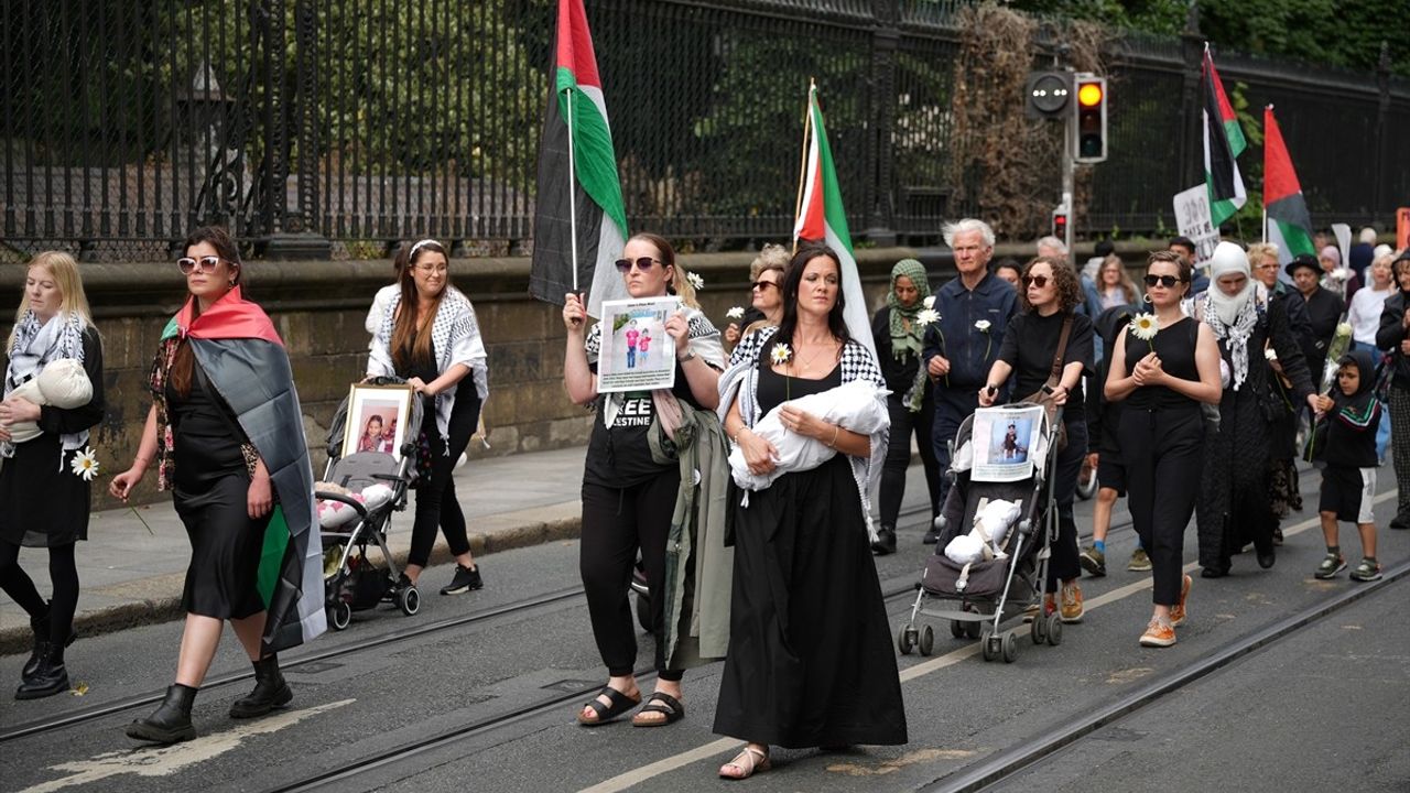 Dublin'de Sessiz Filistin Destek Yürüyüşü