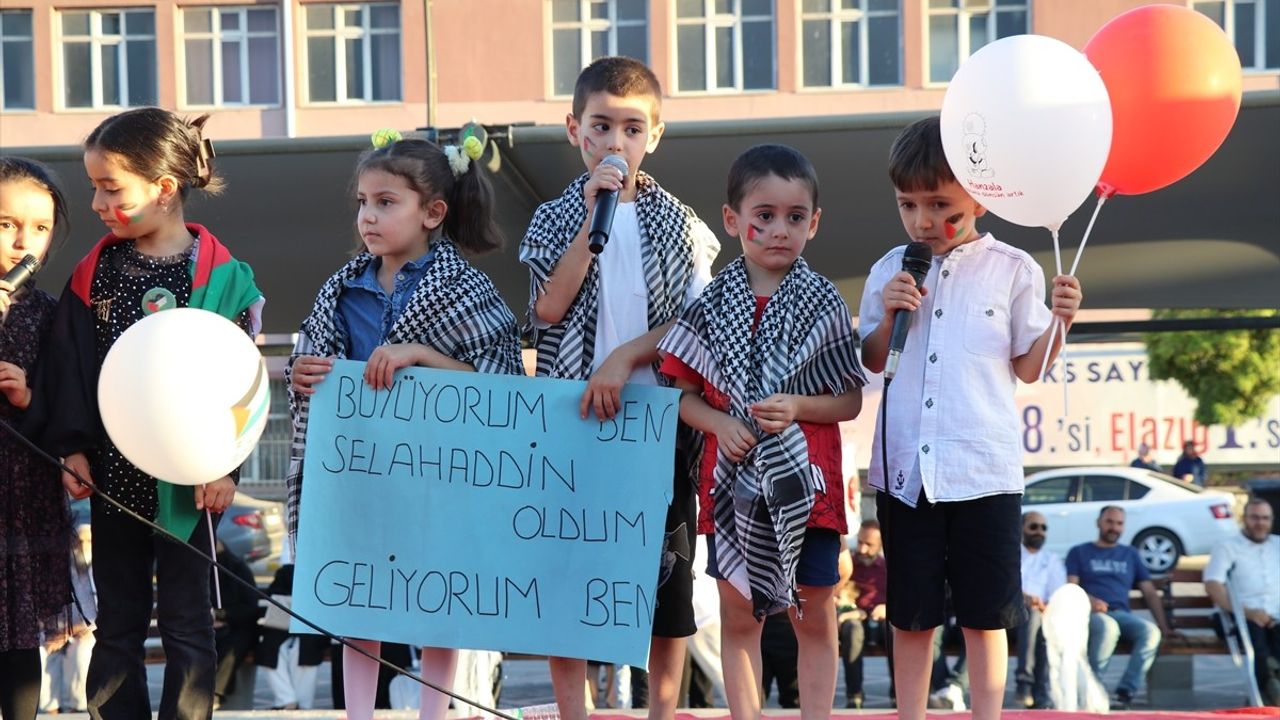 Elazığ'da Çocuklar Gazze'deki Akranlarına Destek İçin Yürüdü