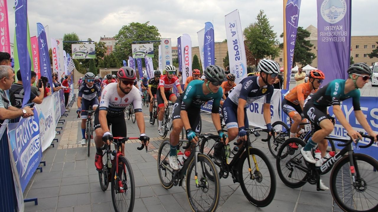 Erciyes Uluslararası Yol ve Dağ Bisikleti Yarışları Kayseri'de Devam Ediyor