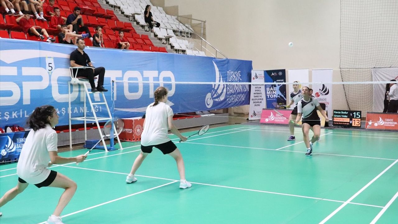 Erzincan'da Badminton Süper Lig ve Gelişim Ligi Müsabakaları Başladı