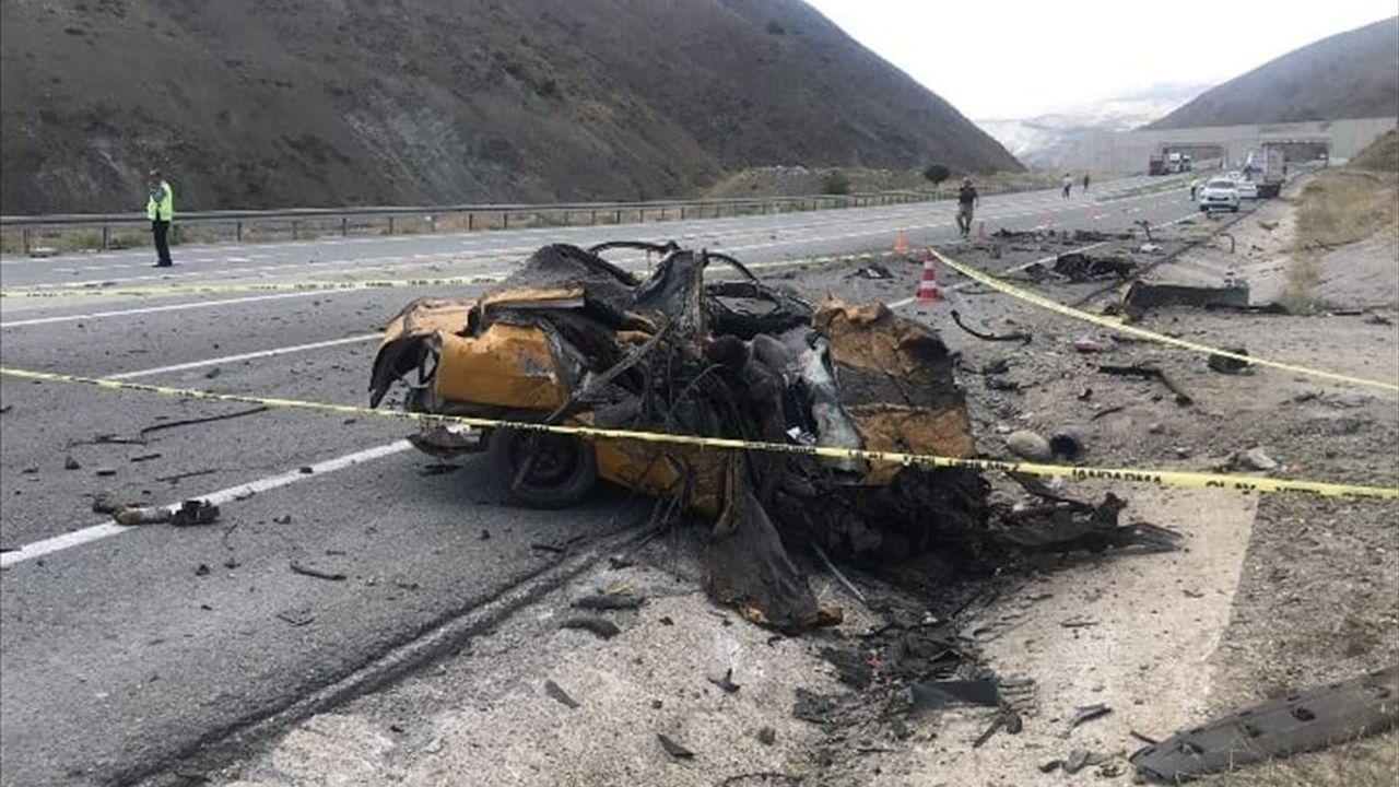 Erzincan'da Feci Kaza: 4 Kişi Hayatını Kaybetti, 2 Yaralı