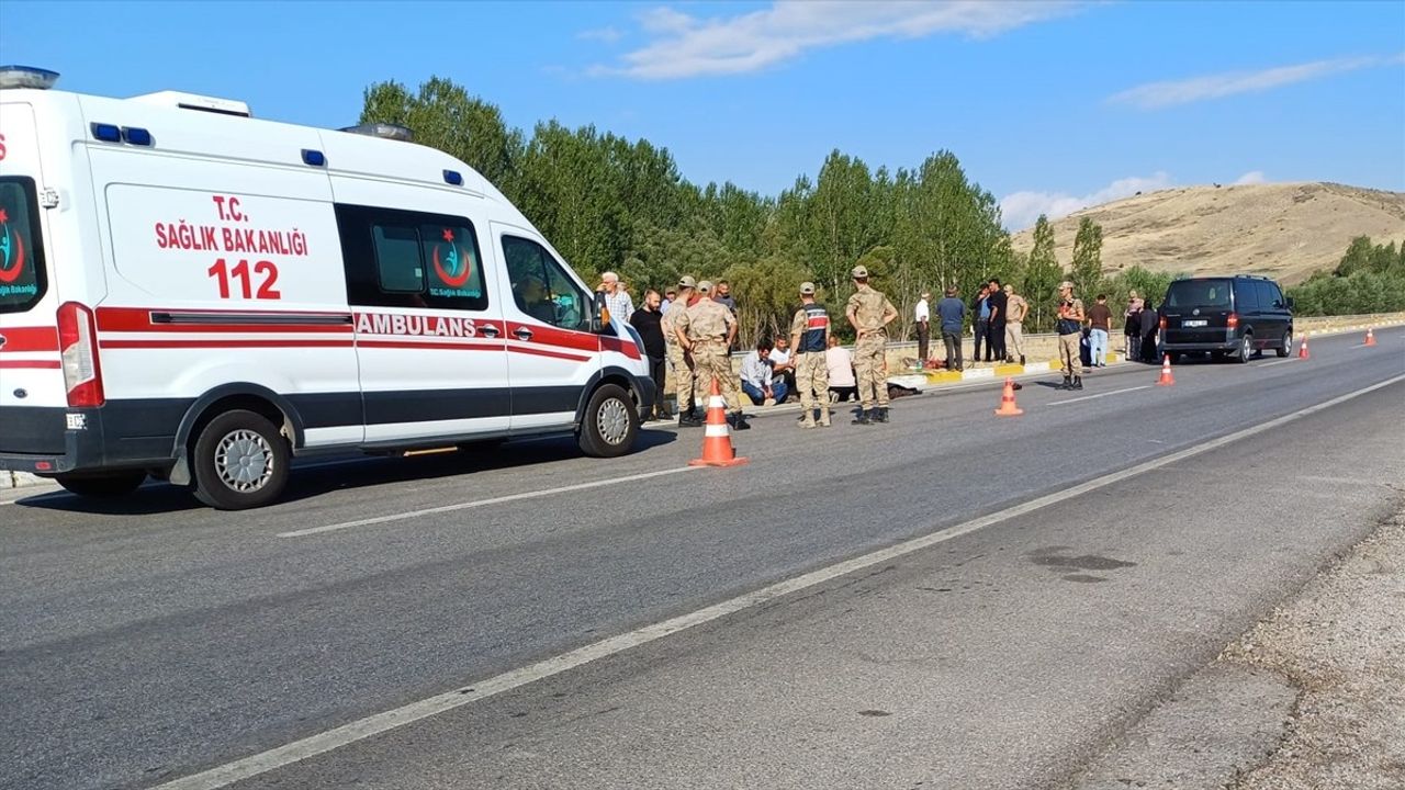 Erzincan'da Trafik Kazası: 76 Yaşındaki Bisiklet Sürücüsü Hayatını Kaybetti