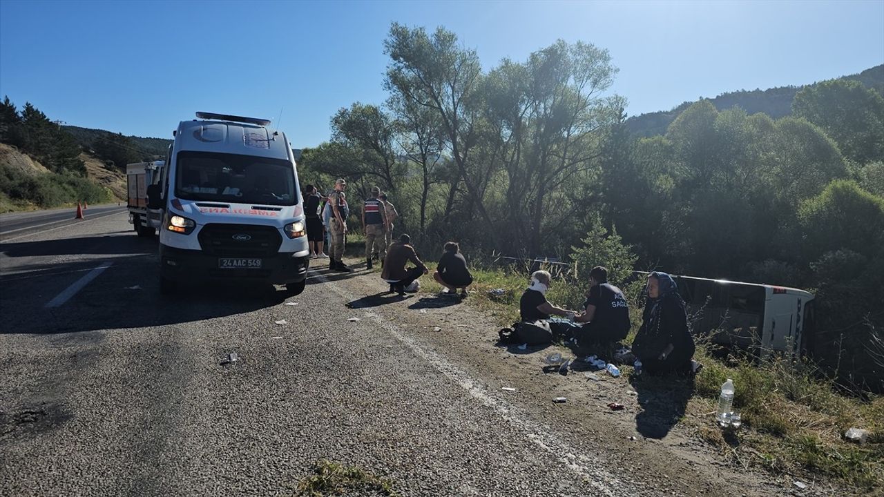 Erzincan'da Yolcu Otobüsü Devrildi: 1 Ölü, 40 Yaralı