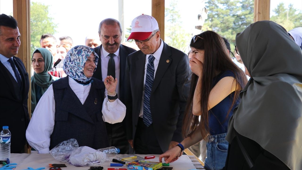 Erzurum'da Çocuk ve Gençlik Festivali Renkli Etkinliklerle Gerçekleşti