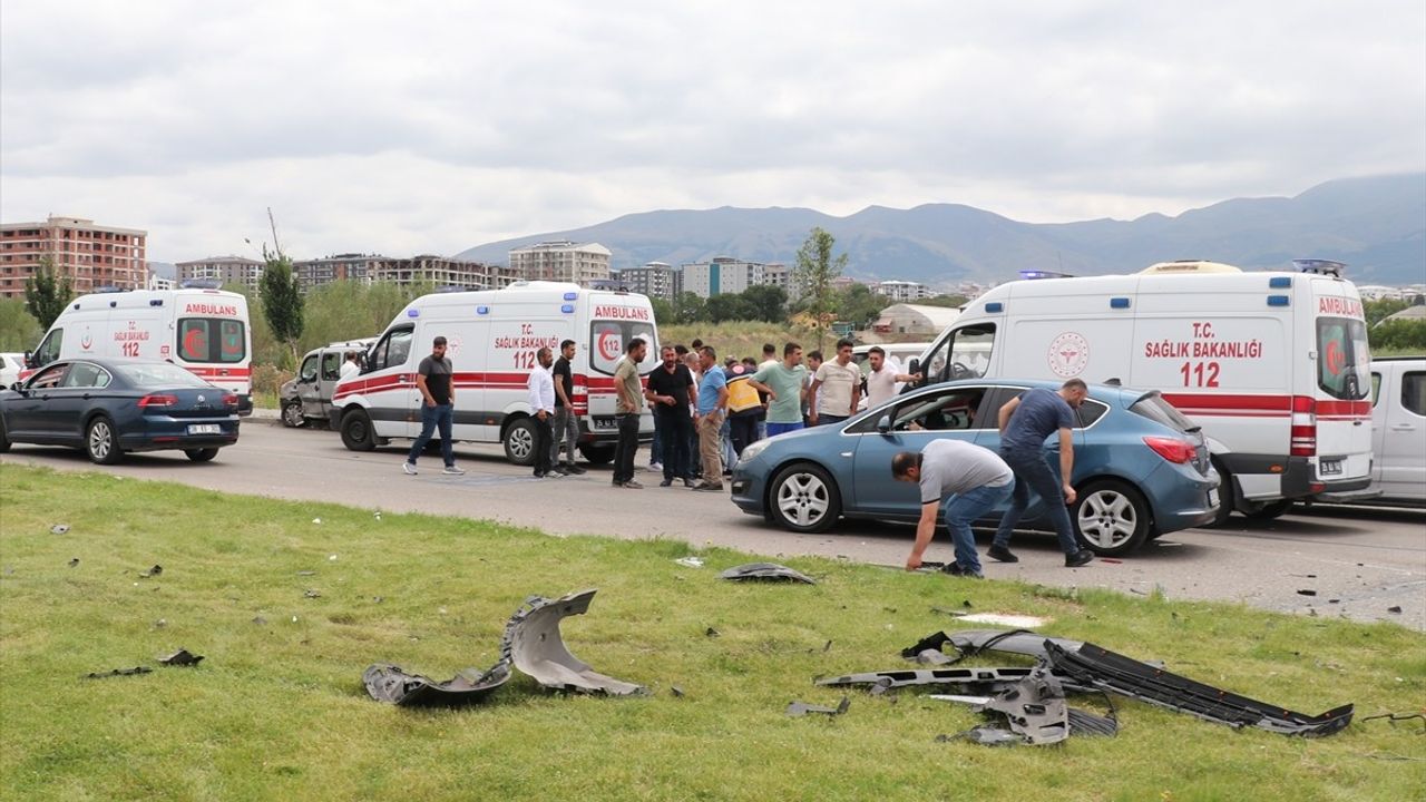 Erzurum'daki Trafik Kazasında 9 Yaralı