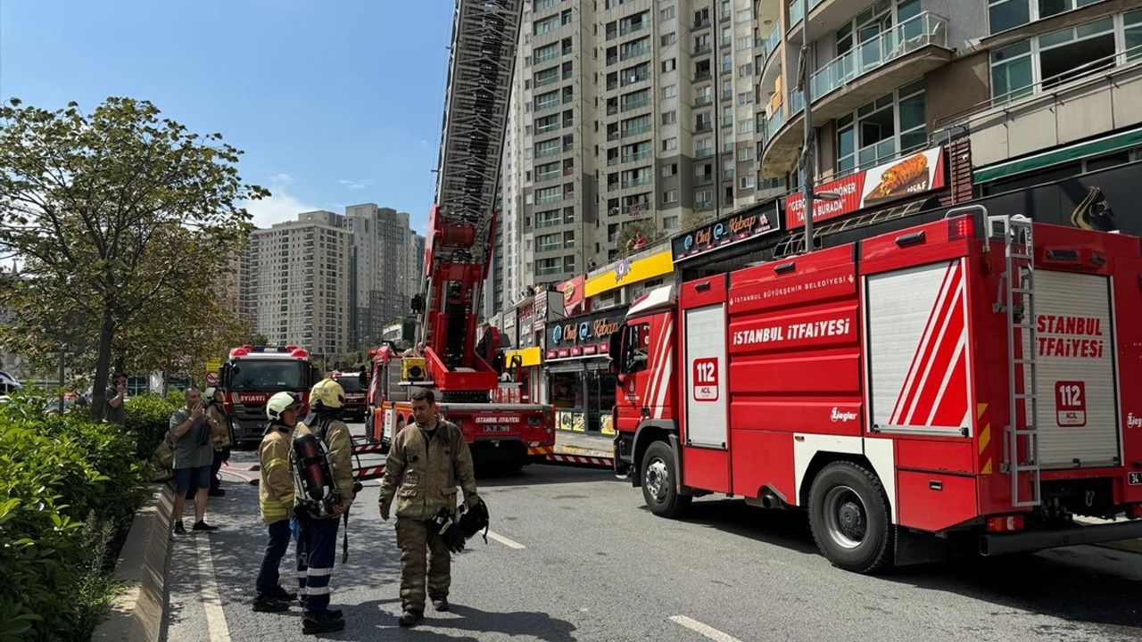 Esenyurt'ta 33 Katlı Binada Yangın Alarmi