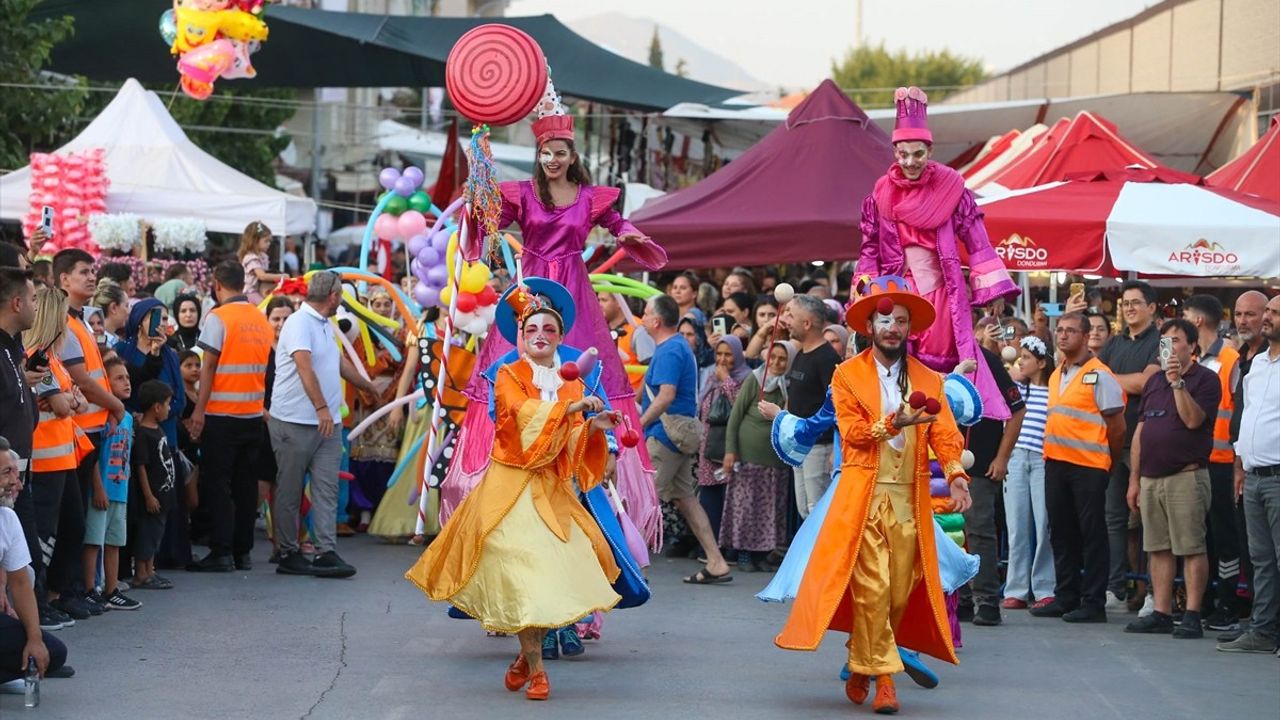 Eşme 26. Uluslararası Turistik Kilim, Kültür ve Sanat Festivali Açıldı