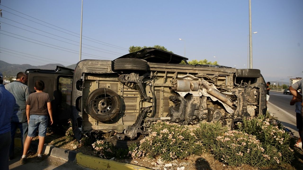 Fethiye'de Otomobil ile Minibüs Çarpıştı: 7 Yaralı