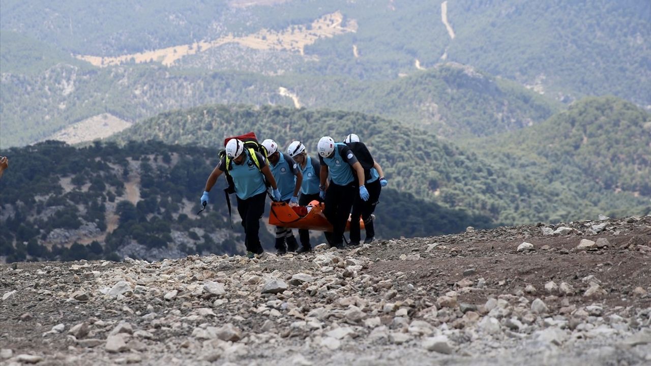 Fethiye'de Yamaç Paraşütü Pilotuna UMKE'den Hızlı Müdahale