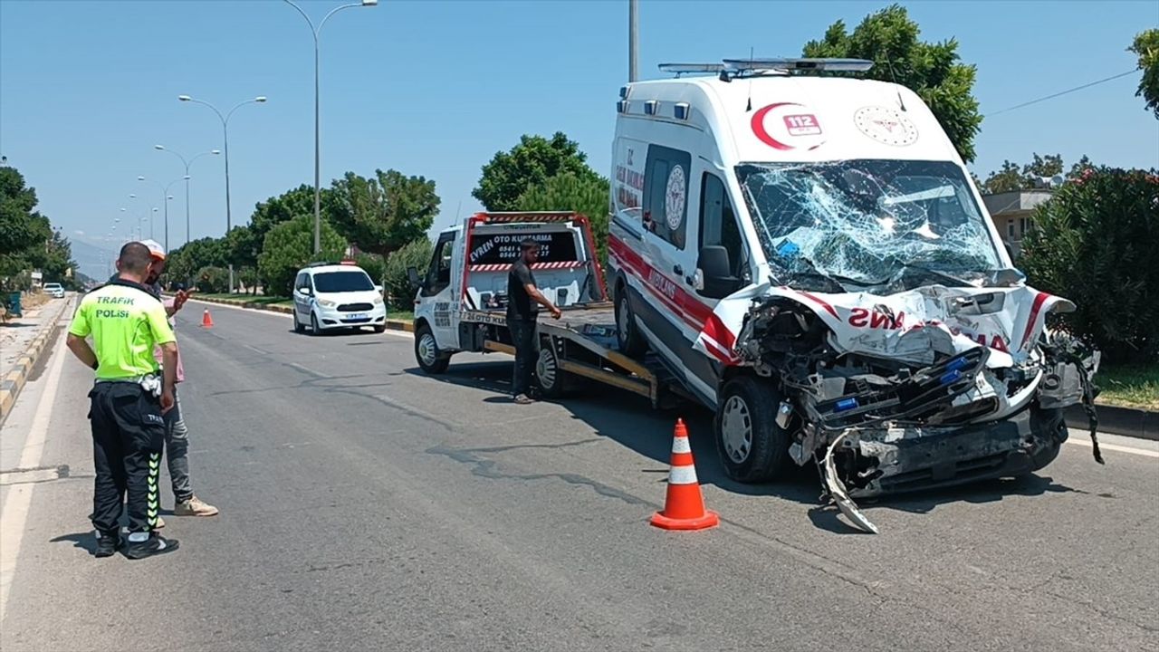 Gaziantep’te Ambulans ve Tanker Çarpıştı: 3 Sağlık Görevlisi Yaralandı