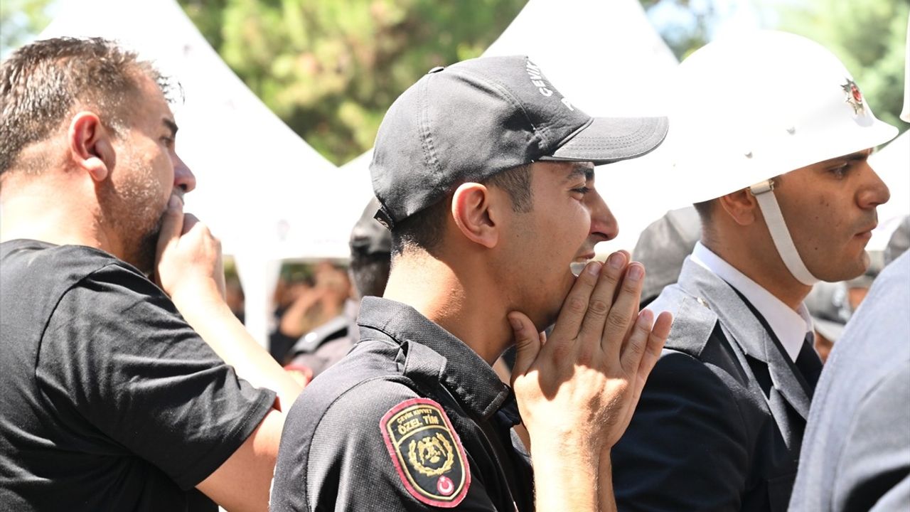 Gaziantep'te Şehit Polis Memuru Halil İbrahim Kuzkun Toprağa Verildi