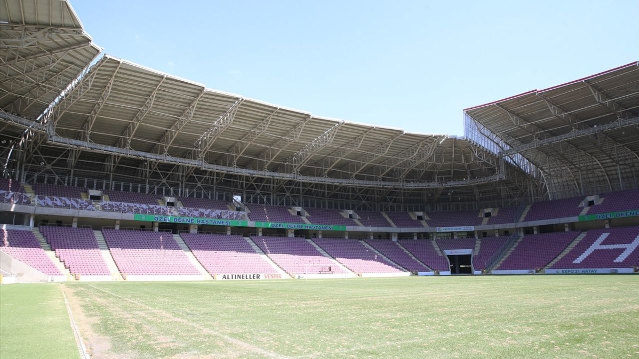 Gençlik ve Spor Bakanı Bak, Hatay Stadı'nda İncelemede Bulundu