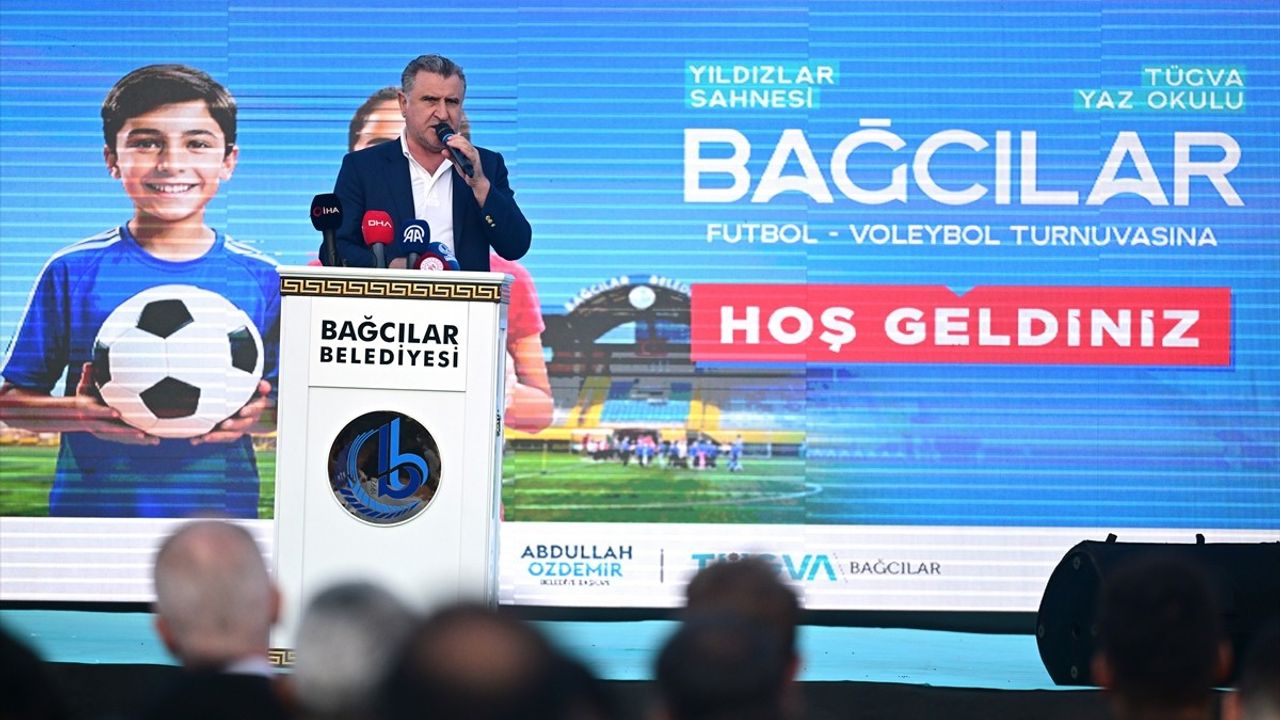 Gençlik ve Spor Bakanı Osman Aşkın Bak, Bağcılar'da Genç Sporcularla Buluştu