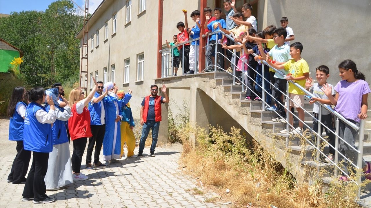 Gönüllü Gençler, Köylerde İyilik Ağaçları Ordusu Oluşturuyor