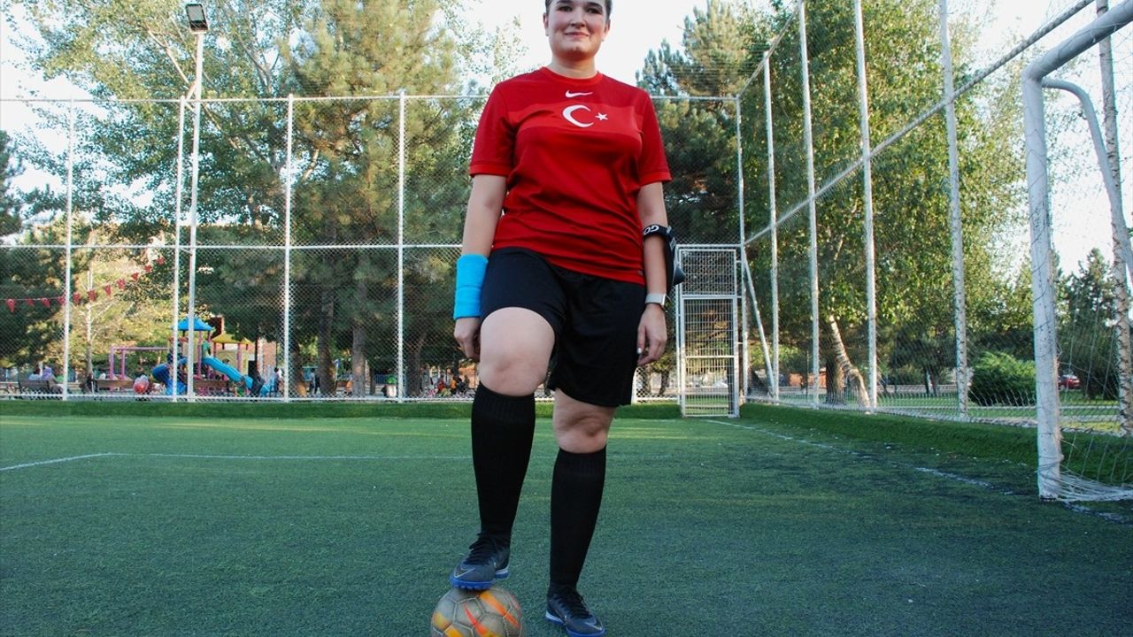 Görme Engelli Kadın Milli Futbol Takımı'na Yükselen Ece Kır Üret