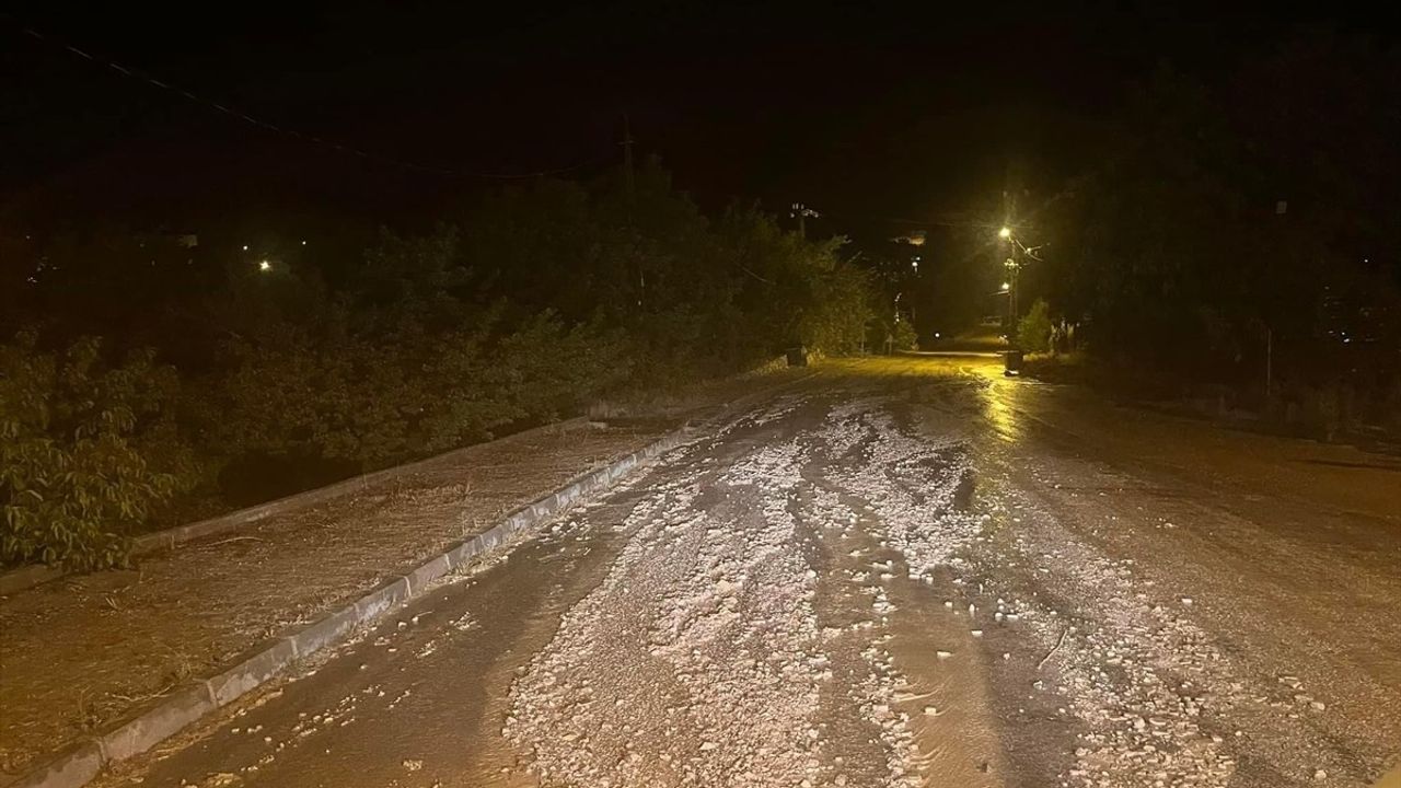 Gürün'de Sağanak Yağış Sel Felaketine Neden Oldu