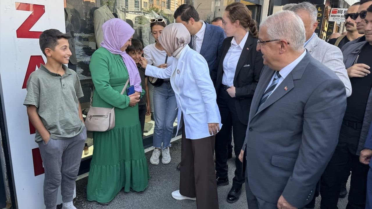 Hakkari'de Esnaf Ziyareti: Bakanlar Güler ve Göktaş