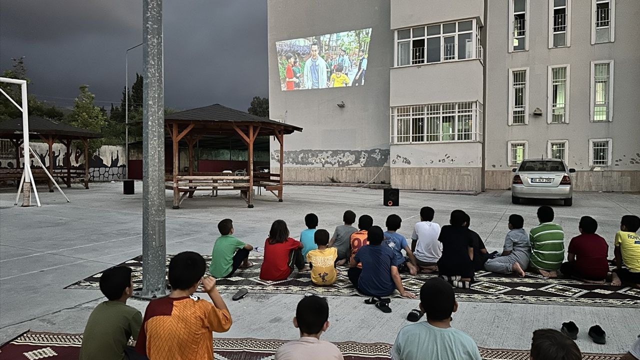 Hatay'da Çocuklar İçin Keyifli Bir Sinema Etkinliği Gerçekleşti