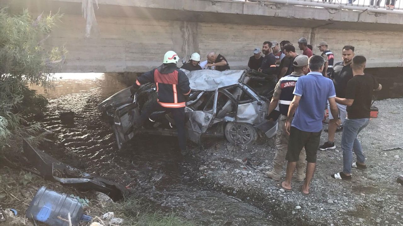 Hatay'da Dereye Devrilen Otomobildeki Kaza: 1 Ölü, 1 Yaralı