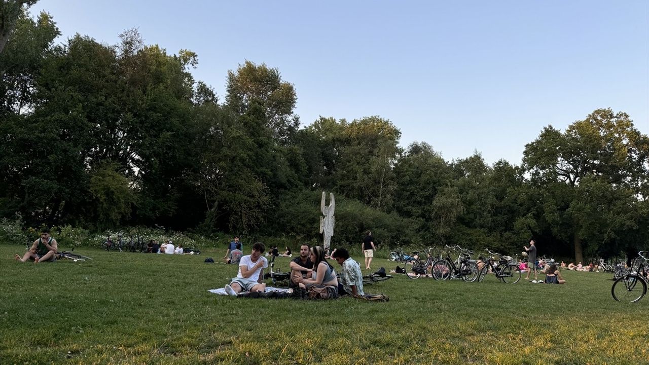 Hollanda'da Yılın En Sıcak Günü Yaşandı