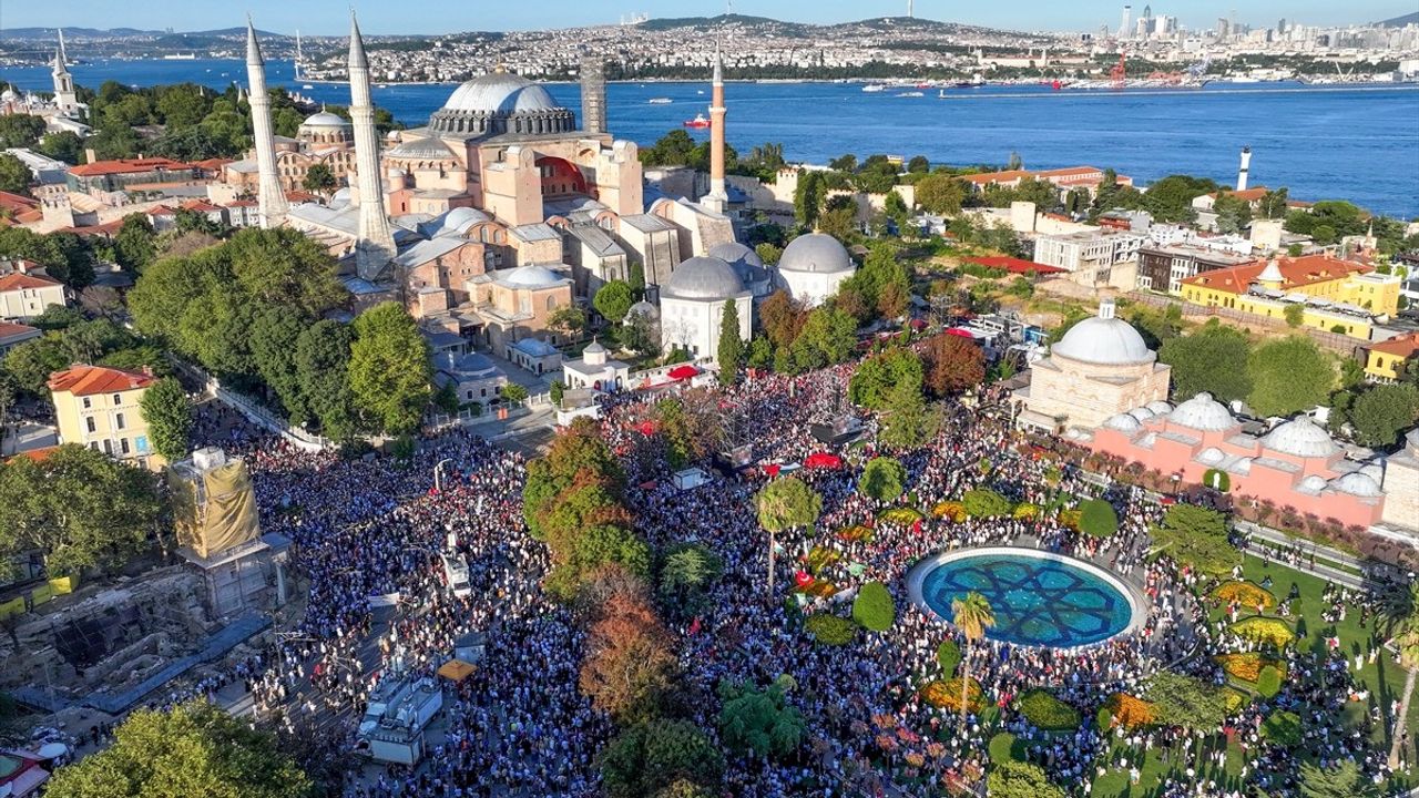 İsmail Heniyye'nin Çağrısı Ayasofya Meydanı'nda Yankı Buldu