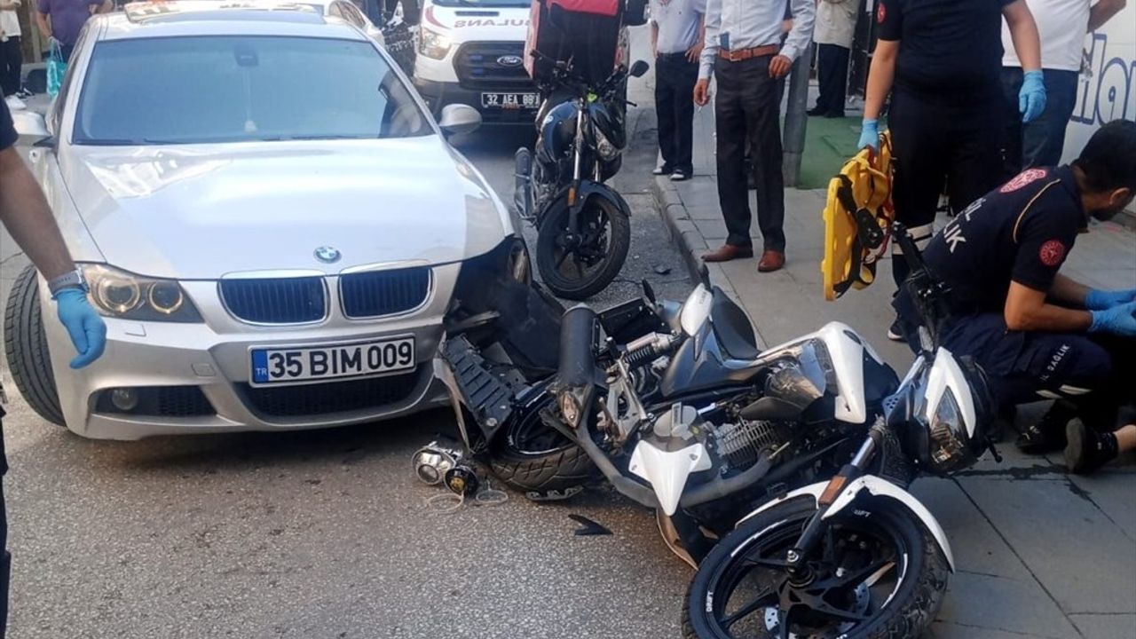 Isparta'da Motosiklet ve Otomobil Çarpıştı: 2 Yaralı