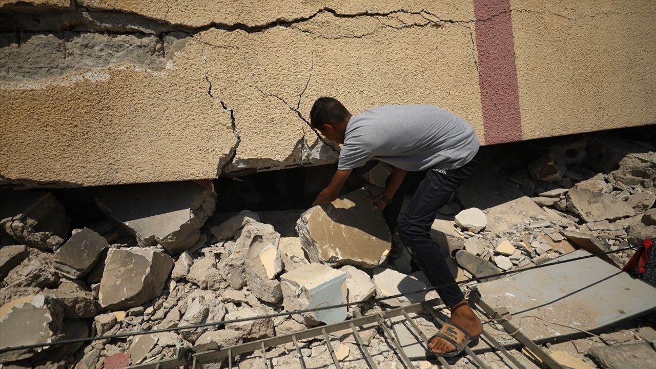 İsrail'in Gazze'deki Okul Saldırısında 9 Filistinli Hayatını Kaybetti