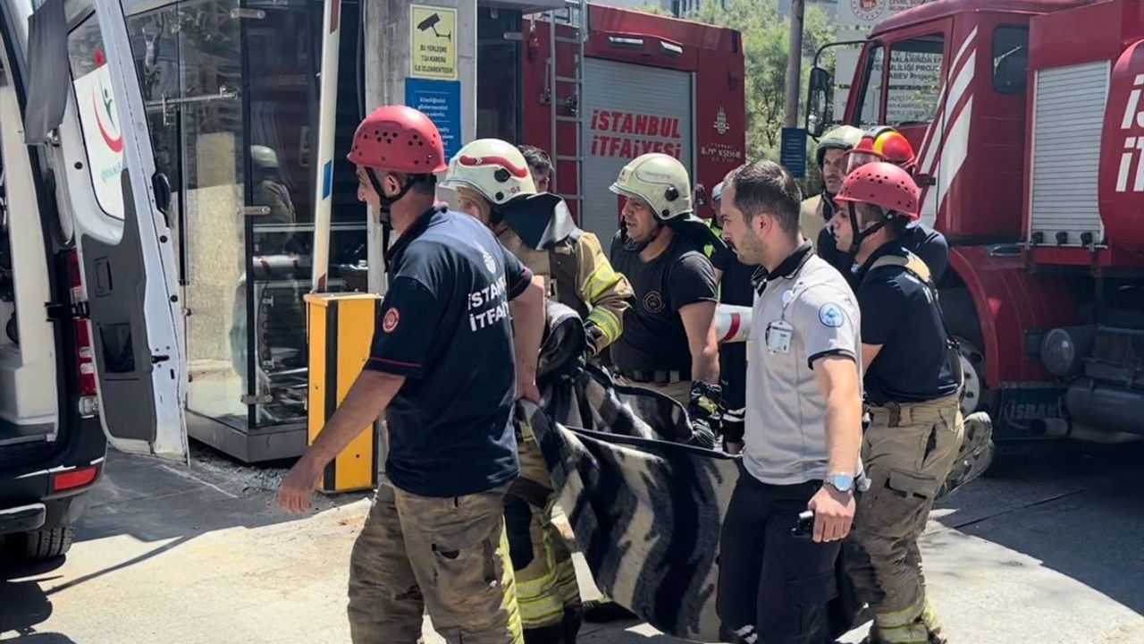 İstanbul'da Hafriyat Kamyonu Kazası: Bir İşçi Hayatını Kaybetti