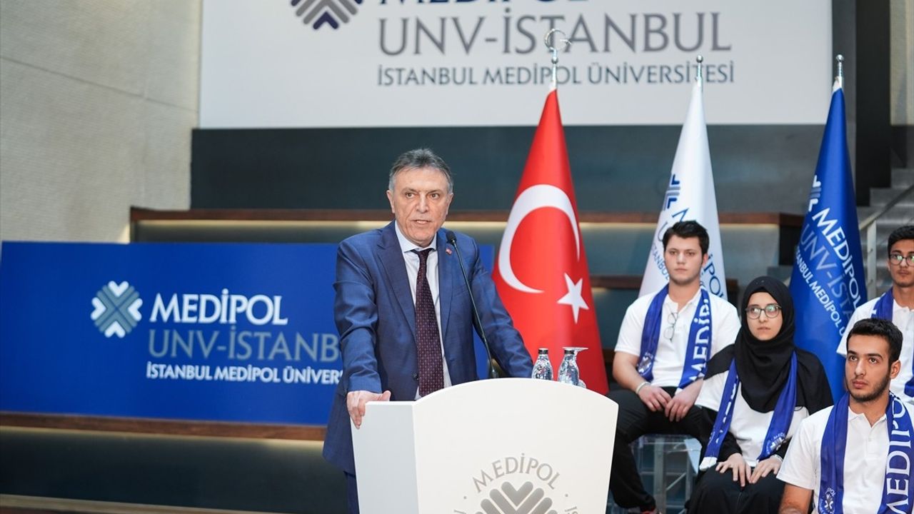 İstanbul Medipol Üniversitesi, YKS'de İlk 100'e Giren Öğrencileri Ağırlıyor