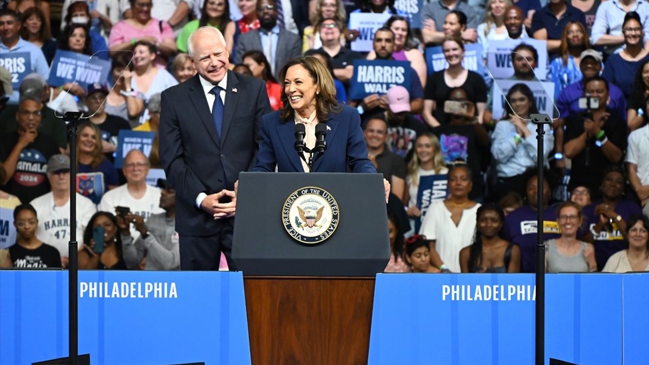 Kamala Harris, Tim Walz'u Başkan Yardımcısı Adayı Olarak Seçti