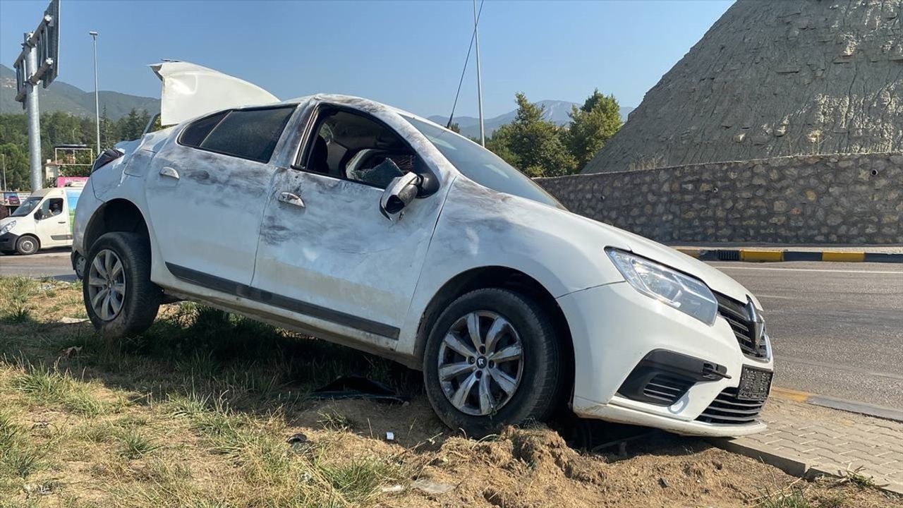 Karabük'te Polistar 'Dur' İhtarına Uymayan Sürücü Kaza Yaptı