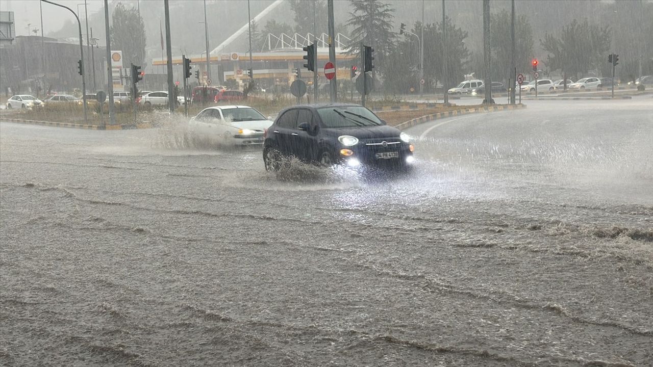 Karabük'te Sağanak Yağışlar Hayatı Olumsuz Etkiledi