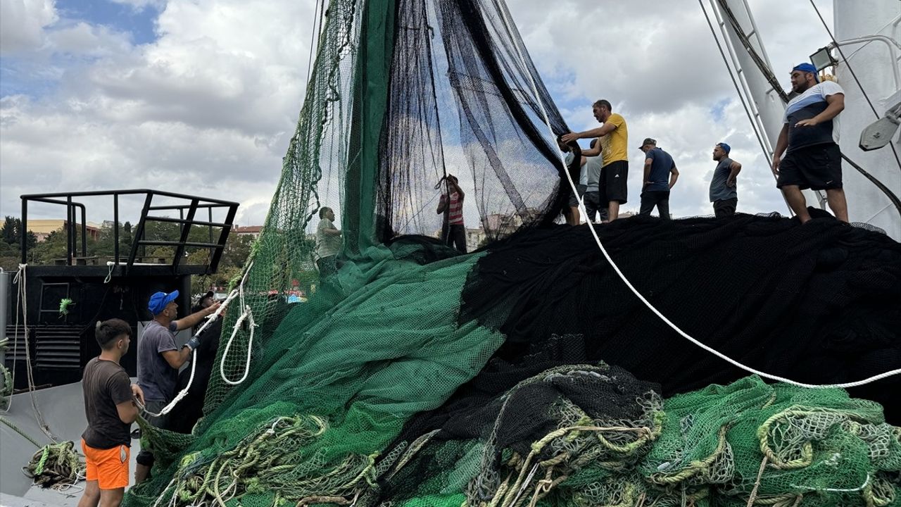 Karadenizli Balıkçılar Tekirdağ'da Av Sezonuna Hazırlanıyor